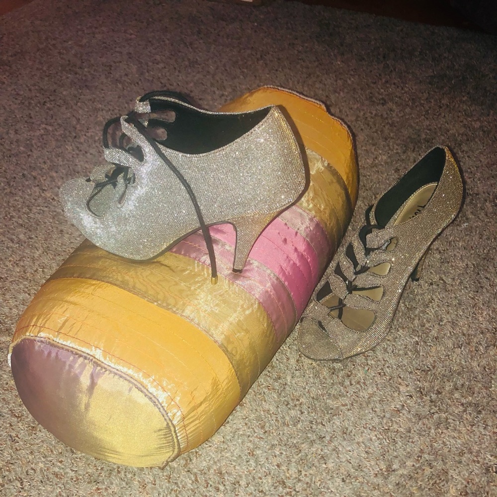Fioni Night Gold Metallic Peep toe heels with laces, Size 8, Great condition.